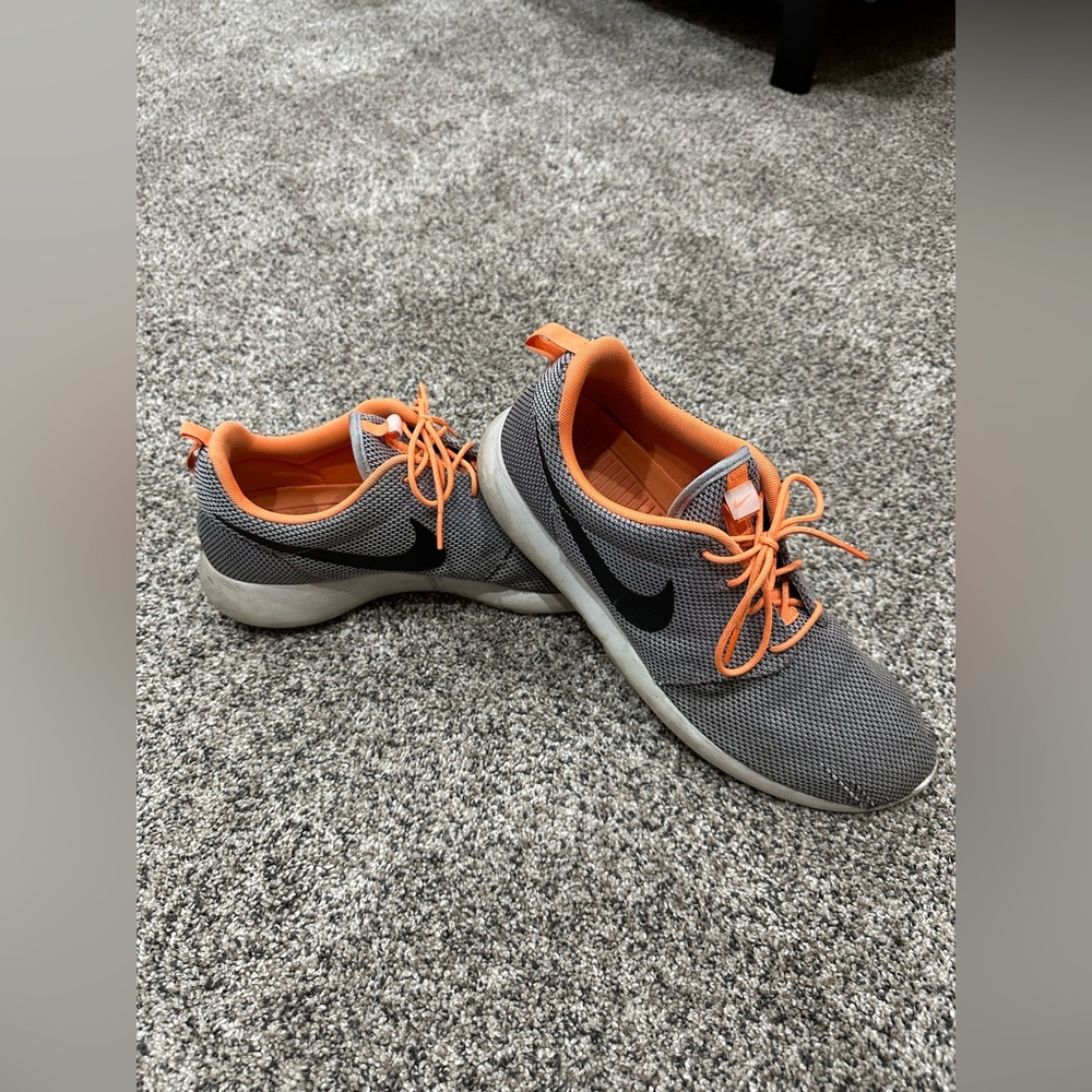 Nike roshe running shoes size 12 gray orange black
